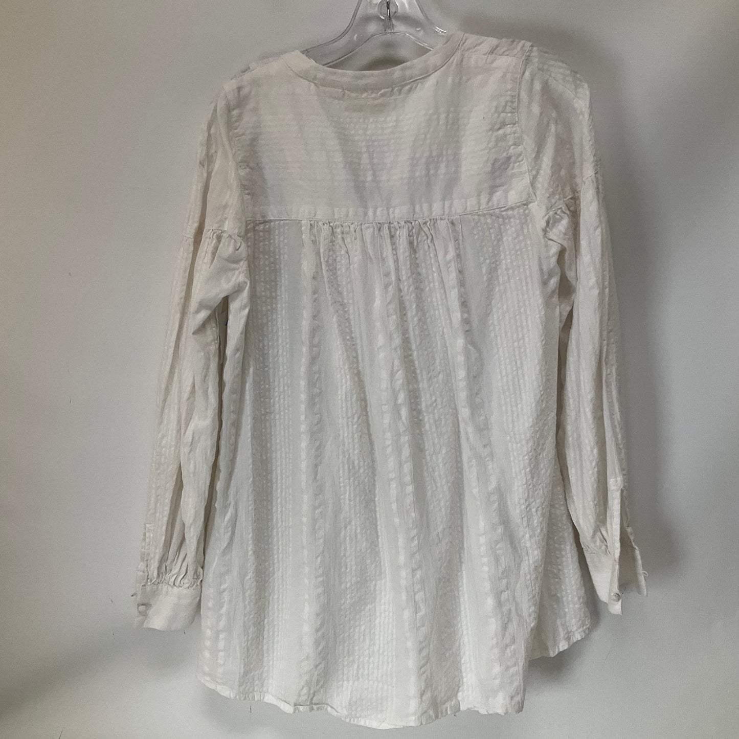 Top Long Sleeve By Anthropologie In White, Size: M