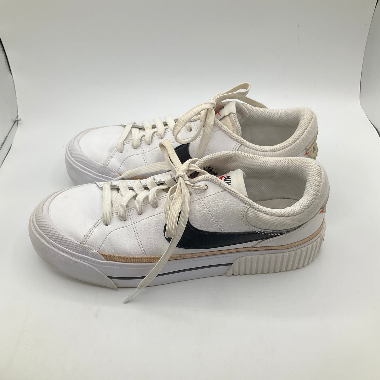White Shoes Sneakers Nike, Size 10