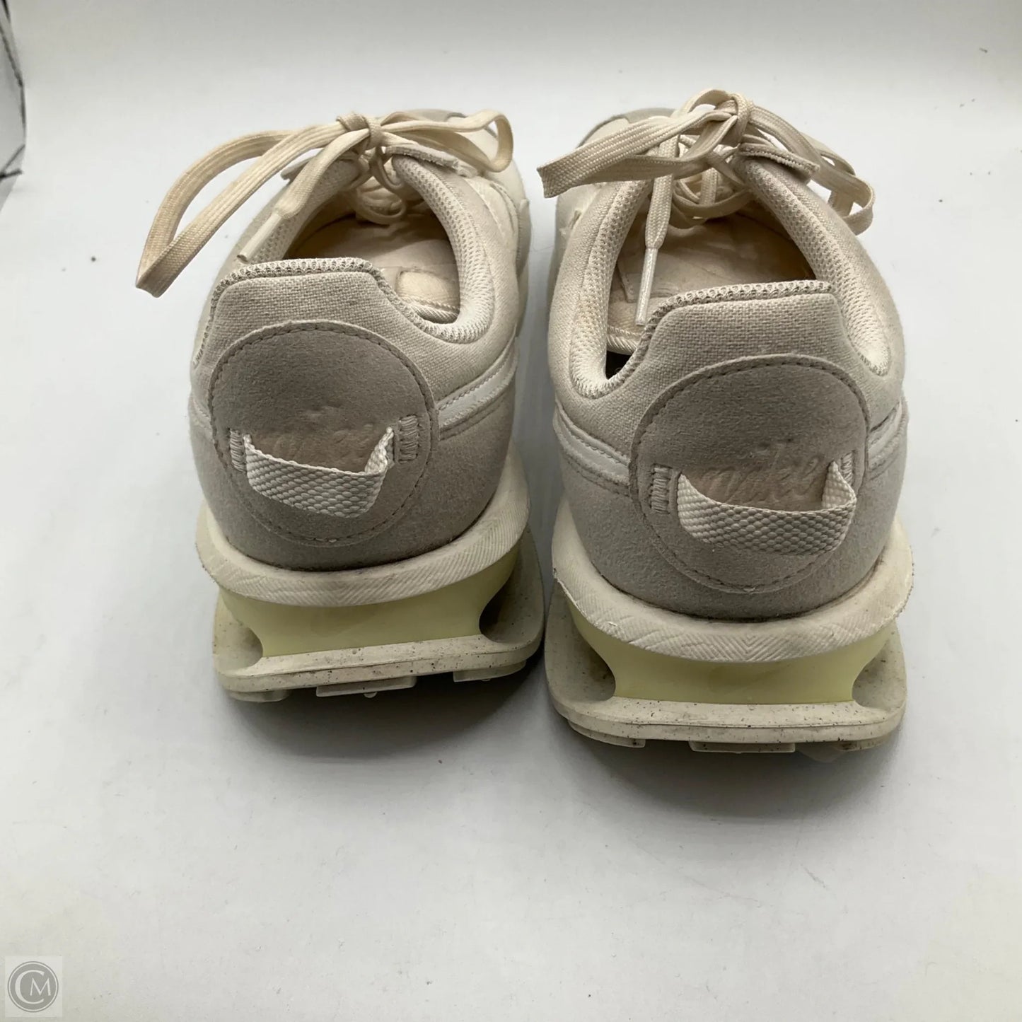 Shoes Sneakers By Nike In Beige, Size: 10