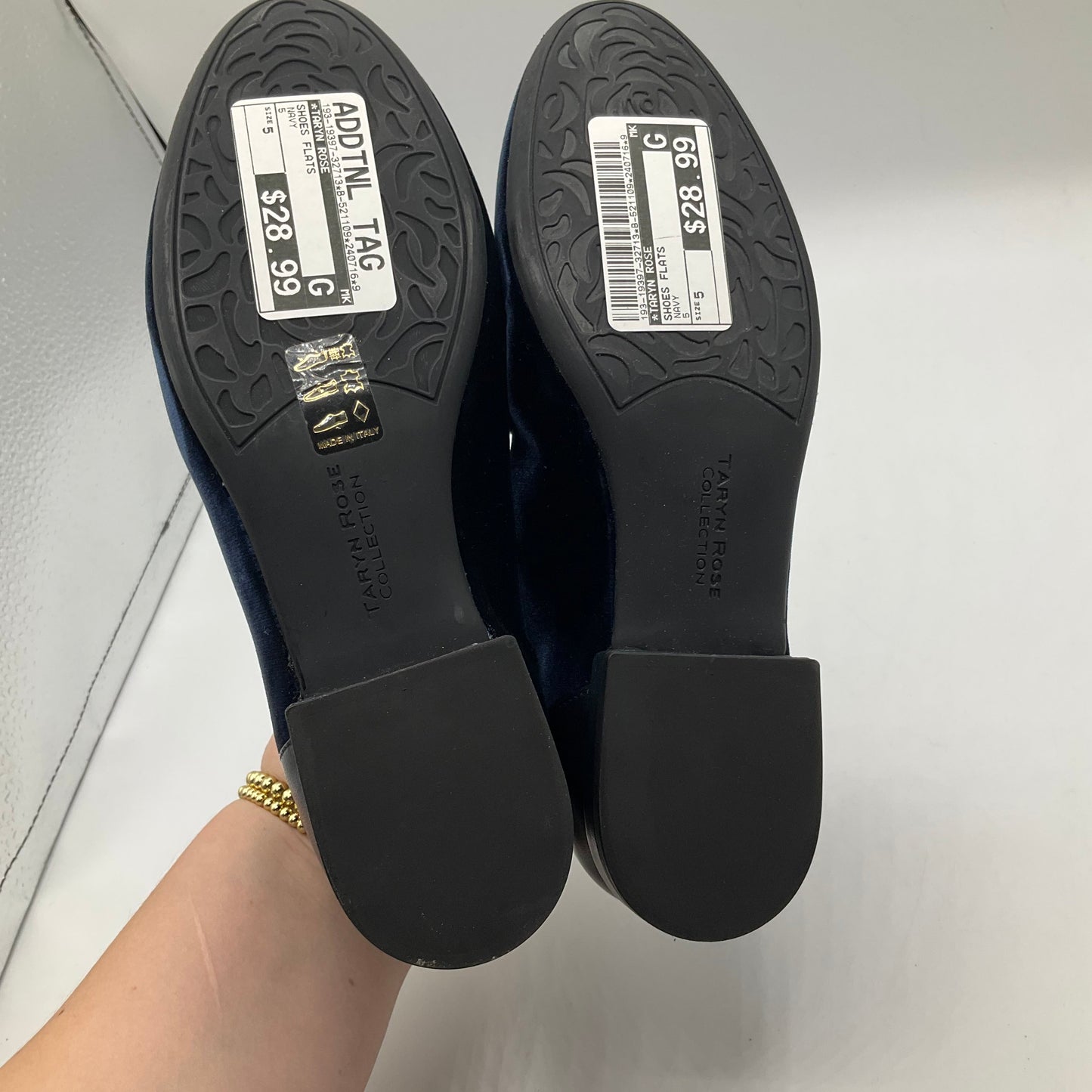 Navy Shoes Flats Taryn Rose, Size 5