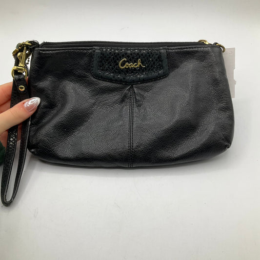 Wristlet Designer By Coach, Size: Medium