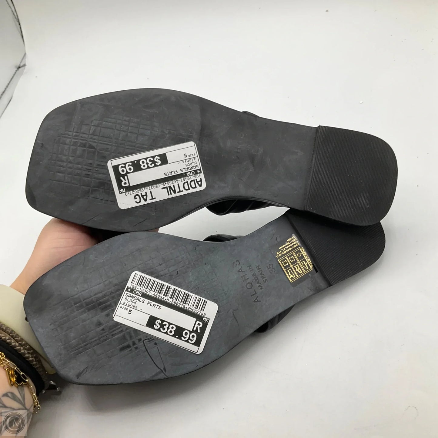 Sandals Flats By Cma In Black, Size: 5