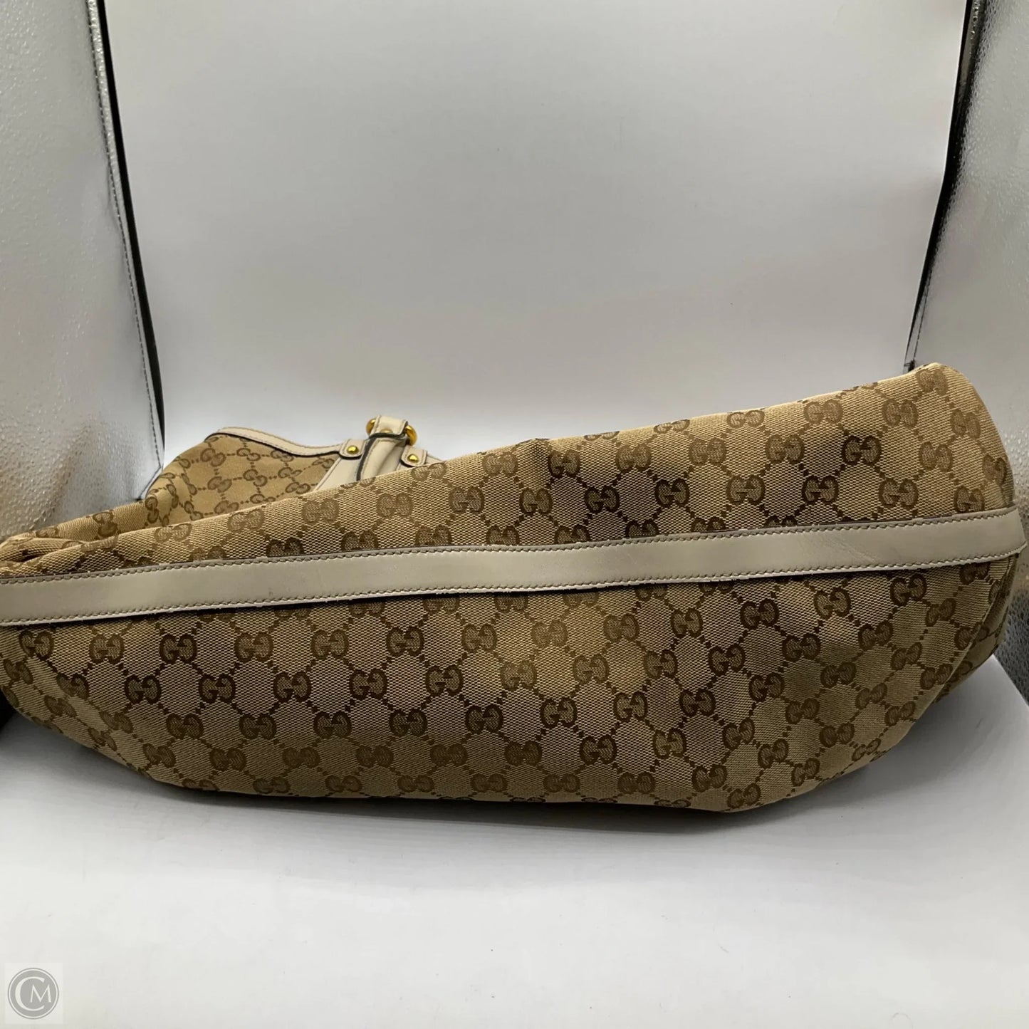 Handbag Luxury Designer By Gucci, Size: Medium