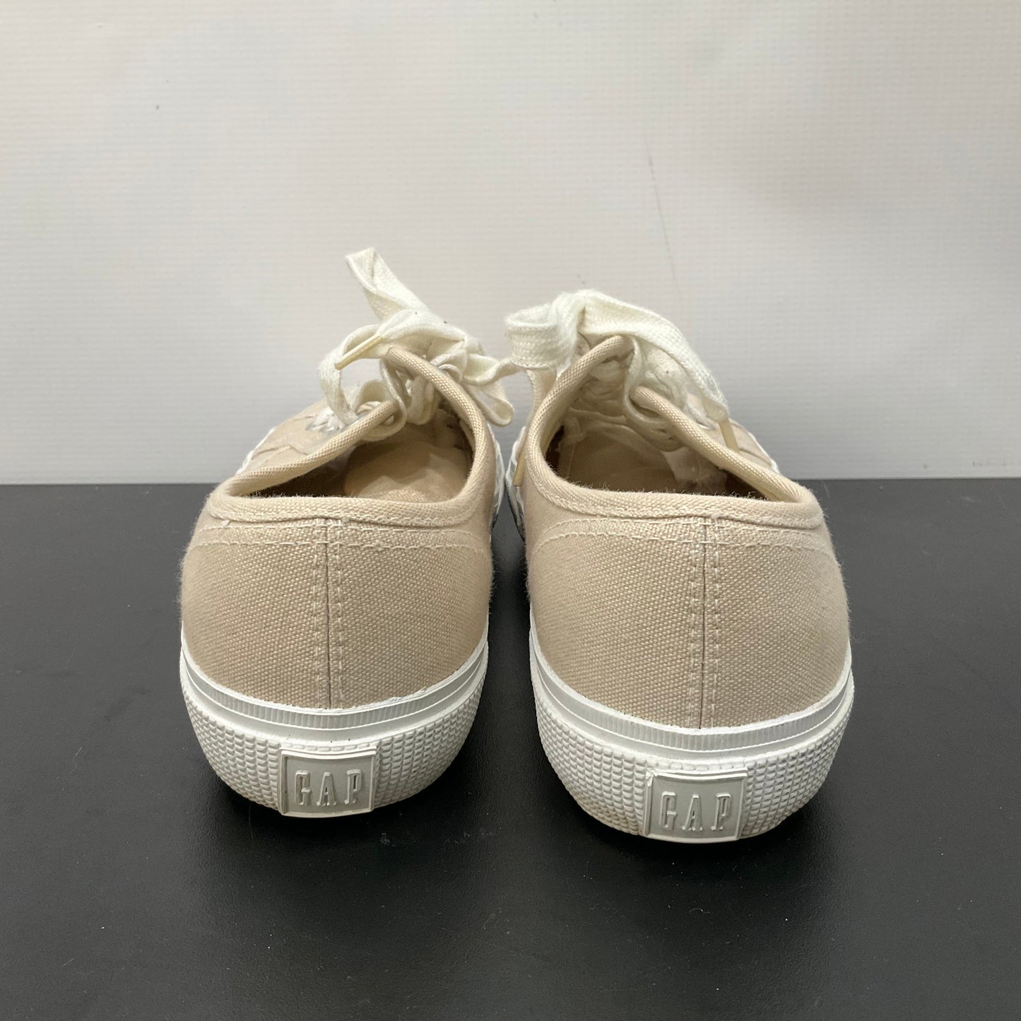 Shoes Sneakers By Gap In Cream, Size: 8.5