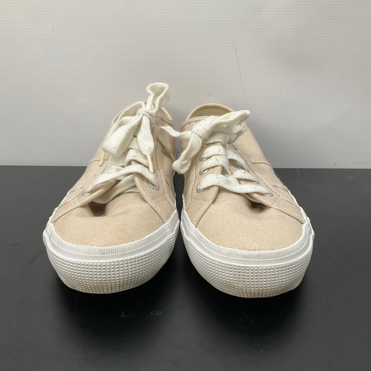 Shoes Sneakers By Gap In Cream, Size: 8.5