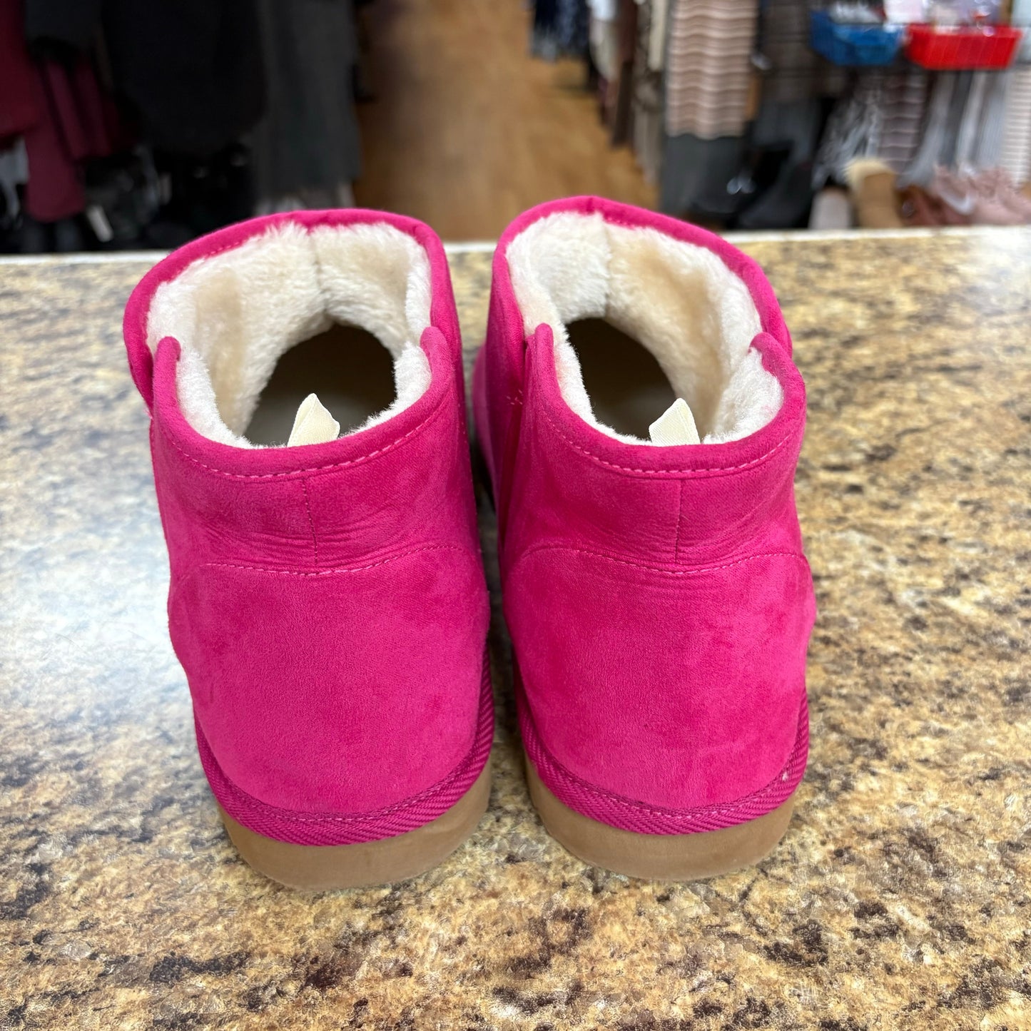 Slippers By Old Navy In Pink Size 11