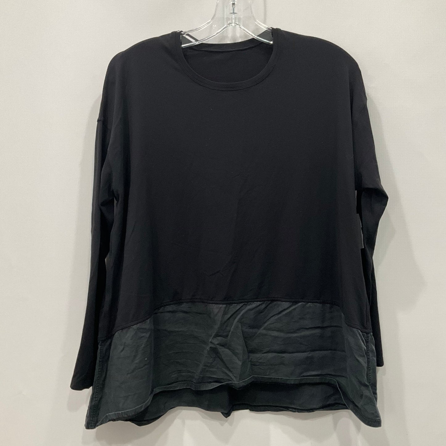 Athletic Top Long Sleeve Crewneck By Lululemon In Black, Size: 6