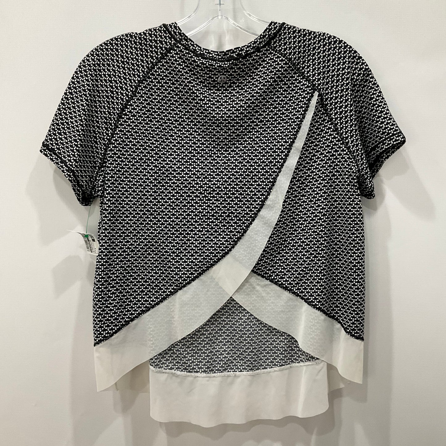 Athletic Top Short Sleeve By Lululemon In Black & White, Size: 4