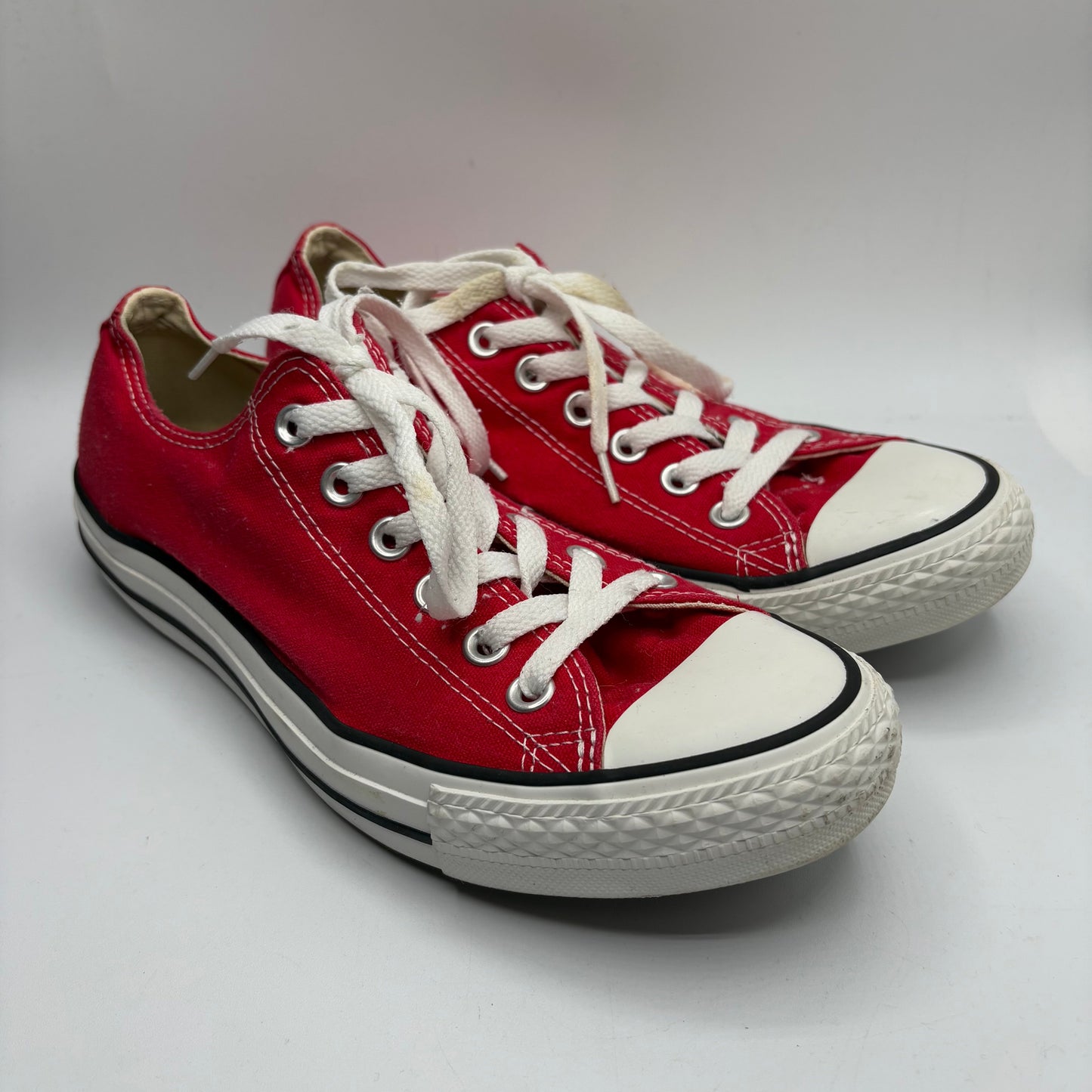 Shoes Sneakers By Converse In Red & White, Size: 9