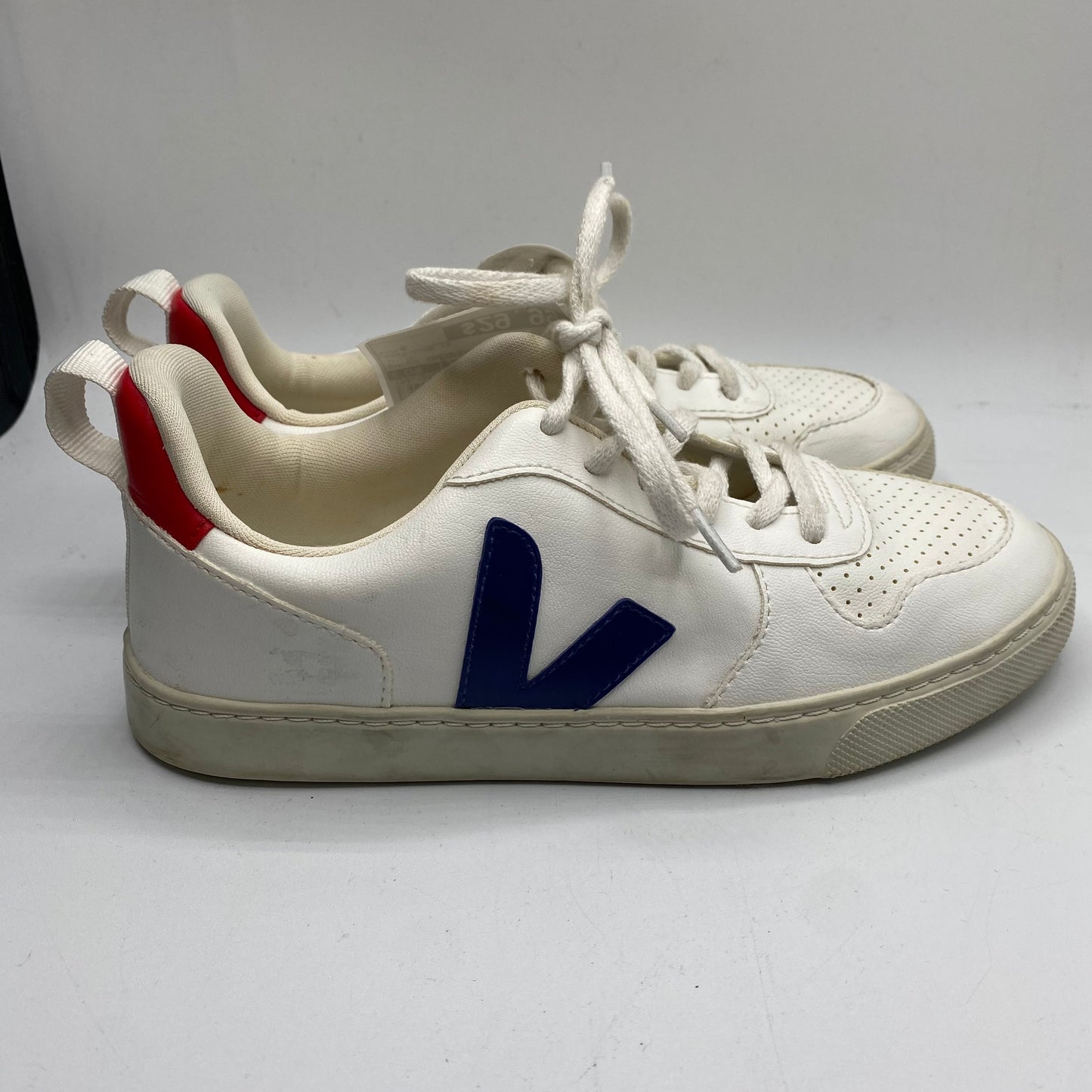 Shoes Sneakers By Veja In White, Size: 6