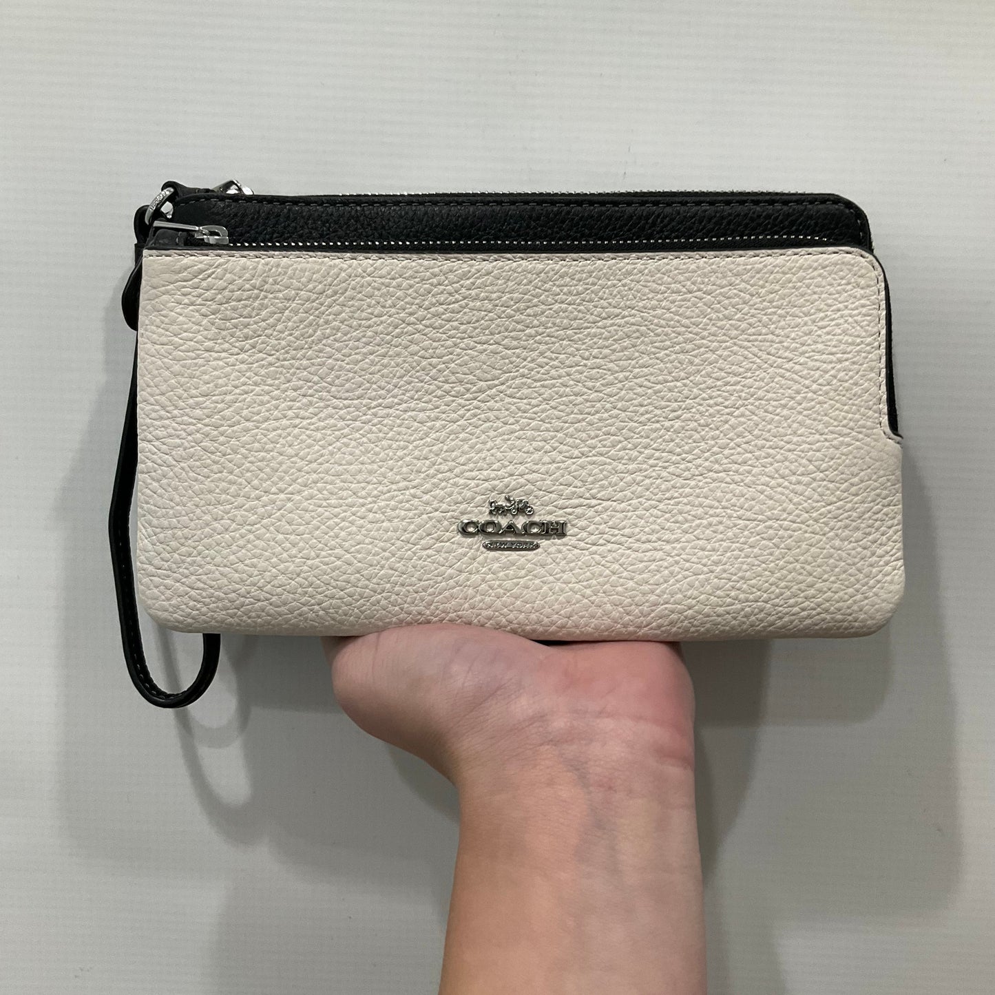 Wristlet Designer Coach, Size Medium