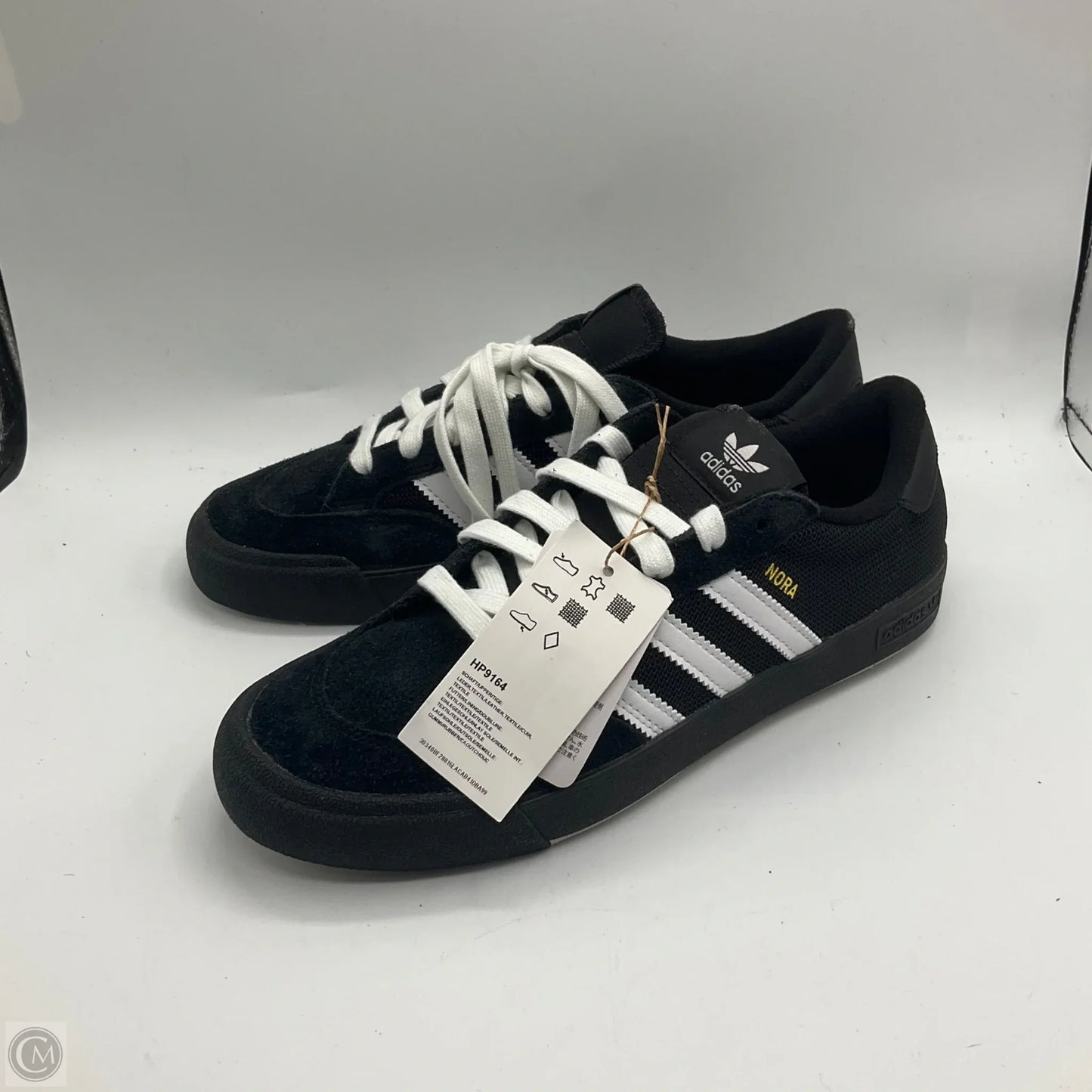 Shoes Sneakers By Adidas In Black & White, Size: 7