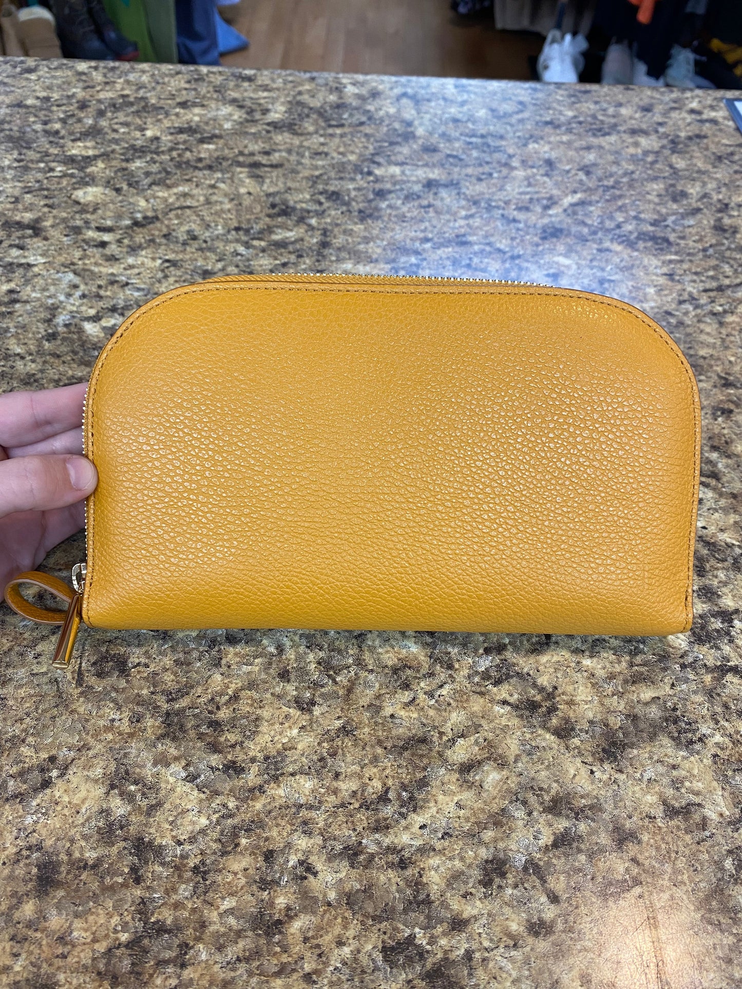 Wallet Leather By Cuyana, Size: Medium