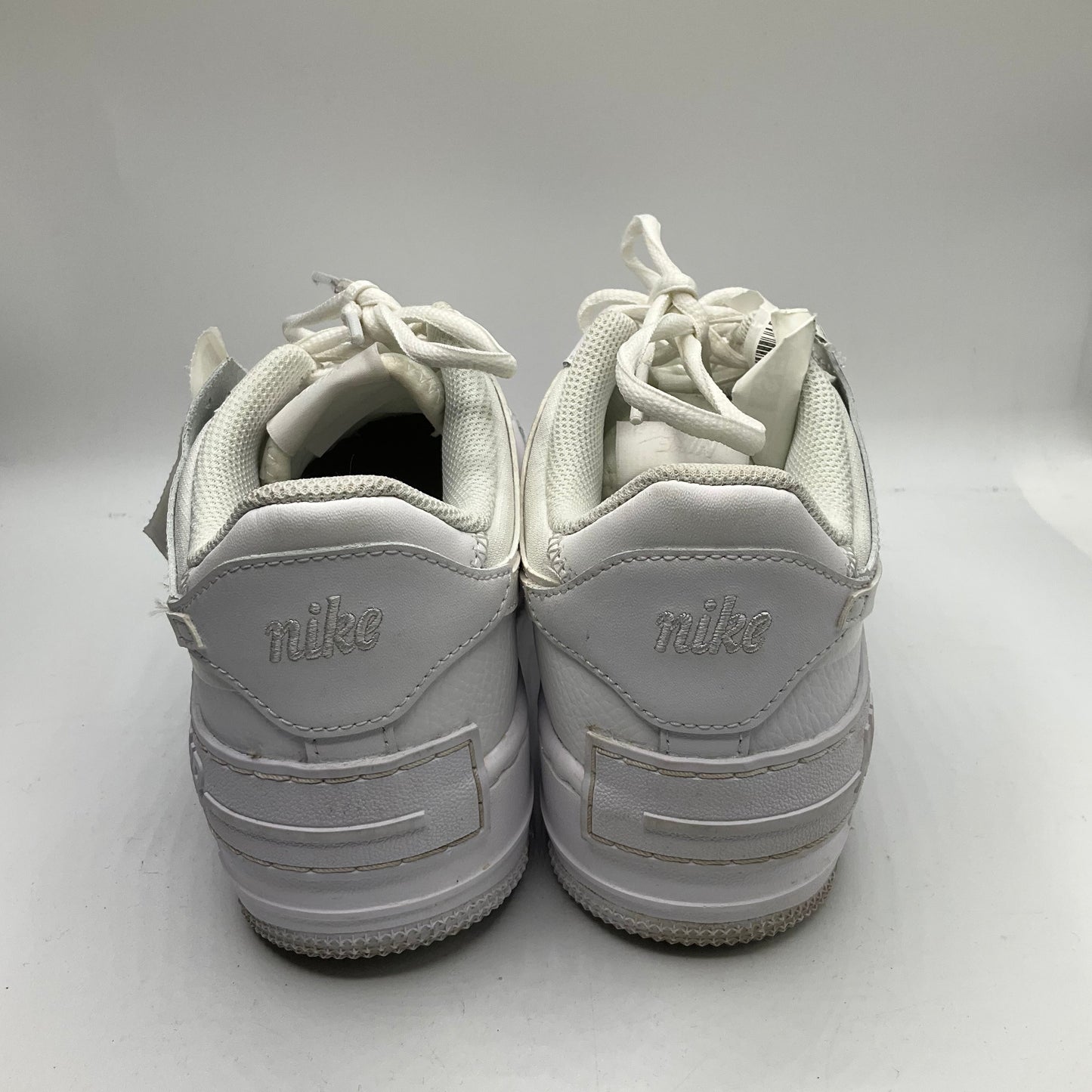 Shoes Sneakers By Nike In White, Size: 7.5