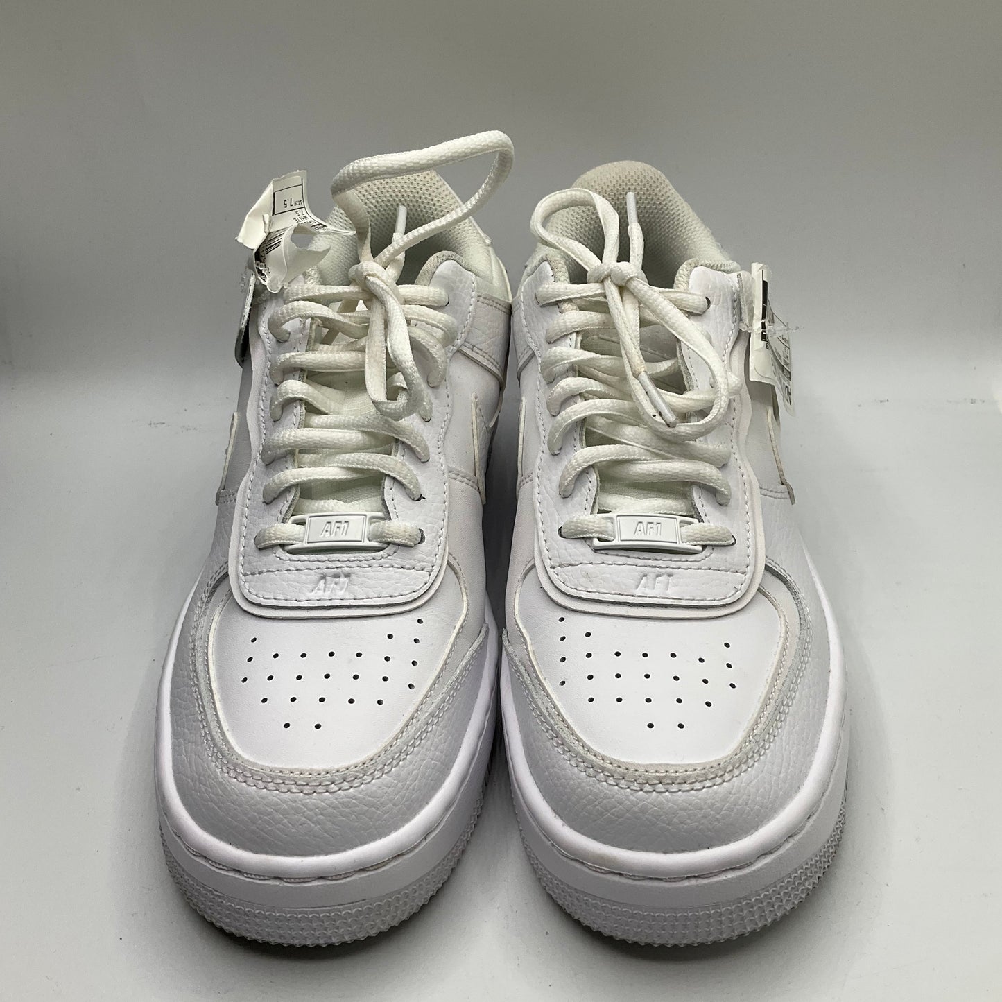 Shoes Sneakers By Nike In White, Size: 7.5