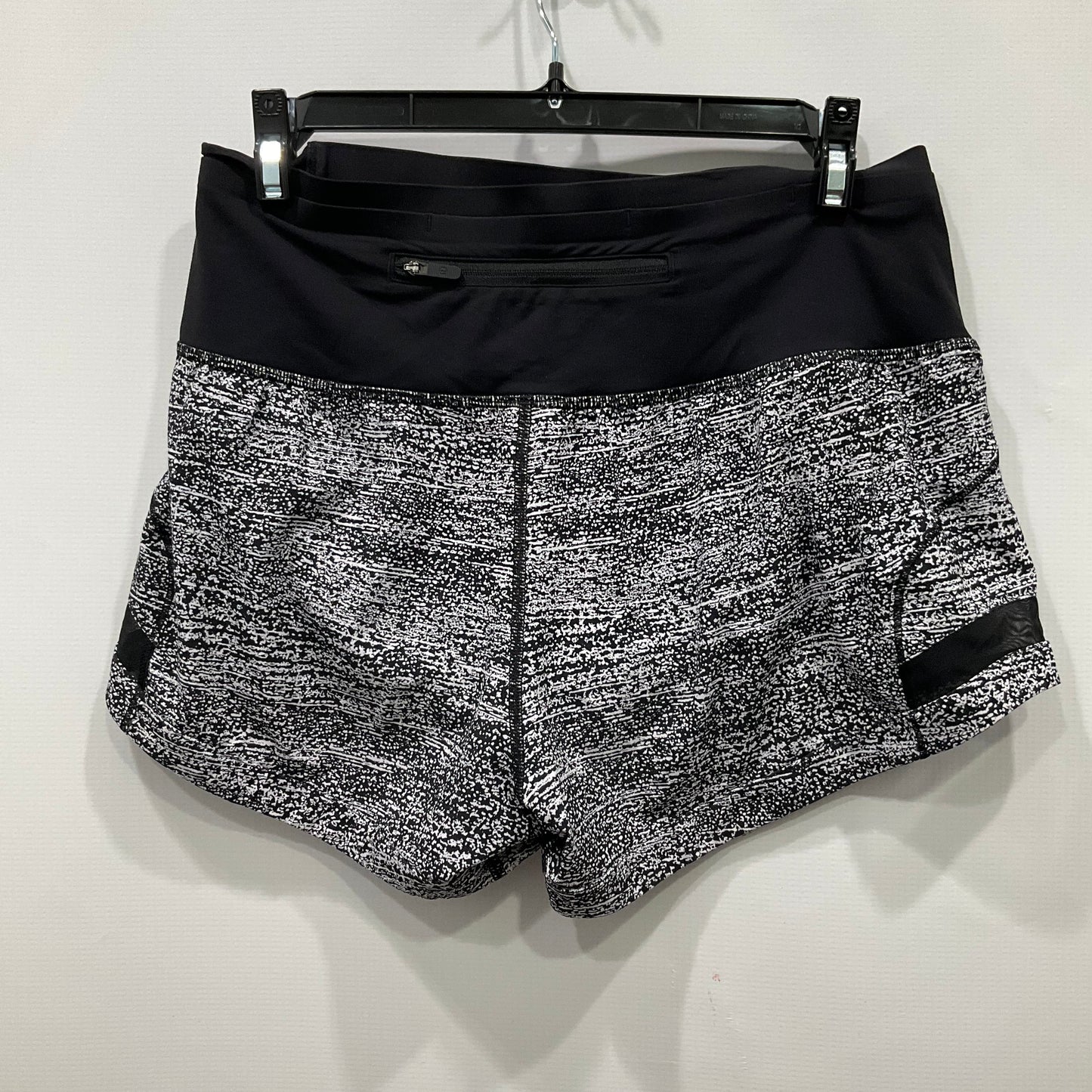 Athletic Shorts By Lululemon In Black & White, Size: 6