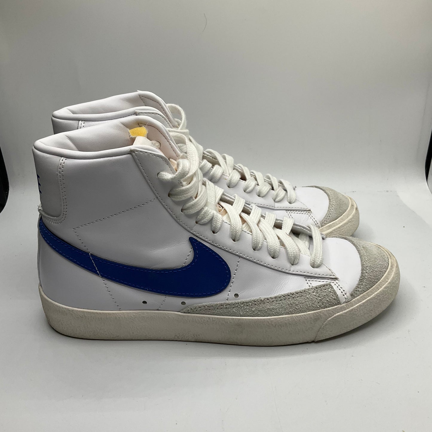 Shoes Sneakers By Nike In White, Size: 8.5