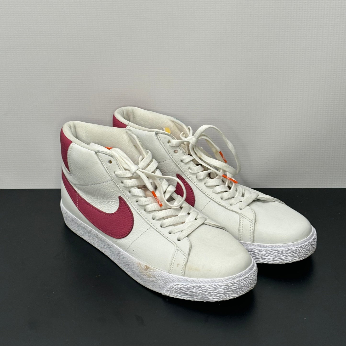 Shoes Sneakers By Nike In Pink & White, Size: 9.5