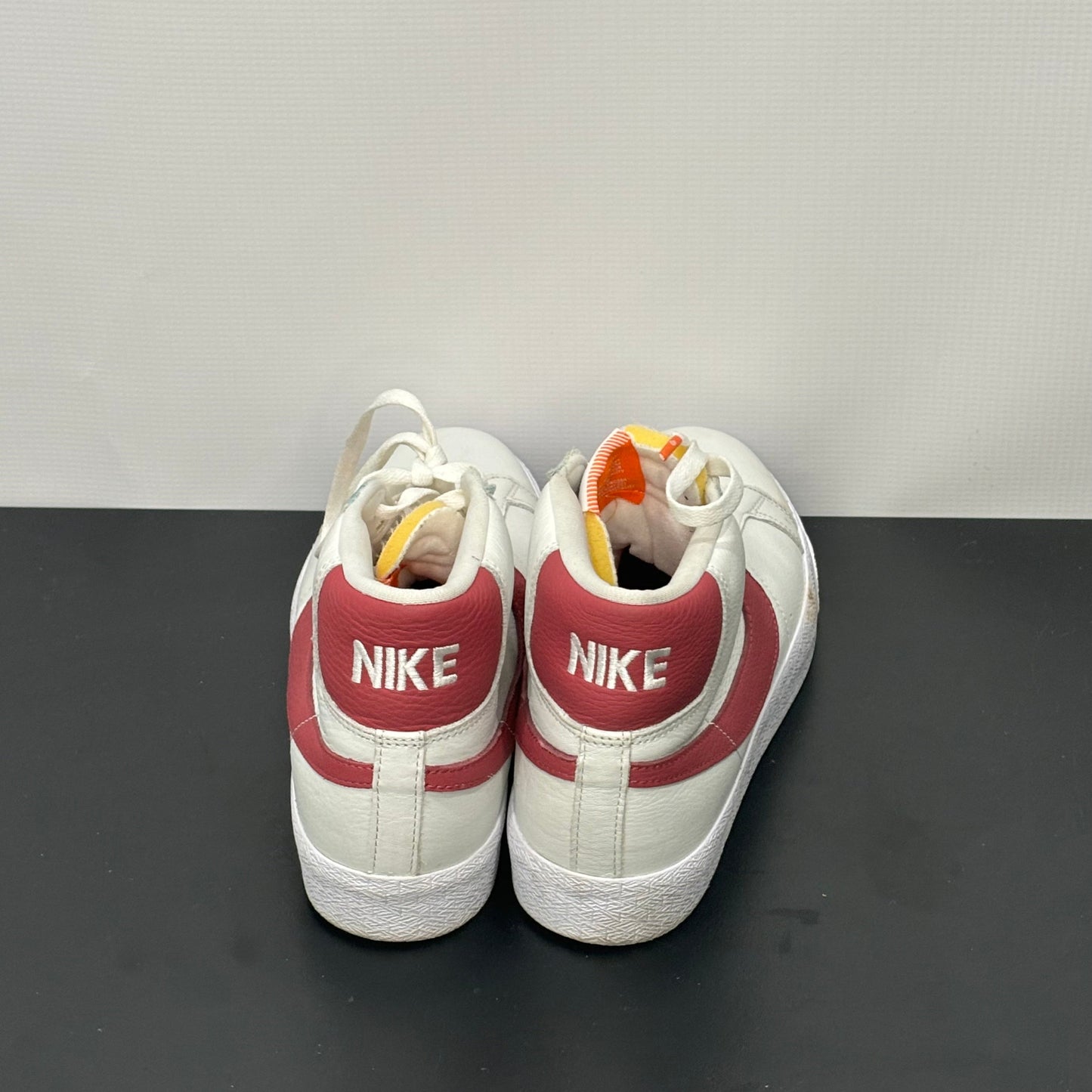 Shoes Sneakers By Nike In Pink & White, Size: 9.5