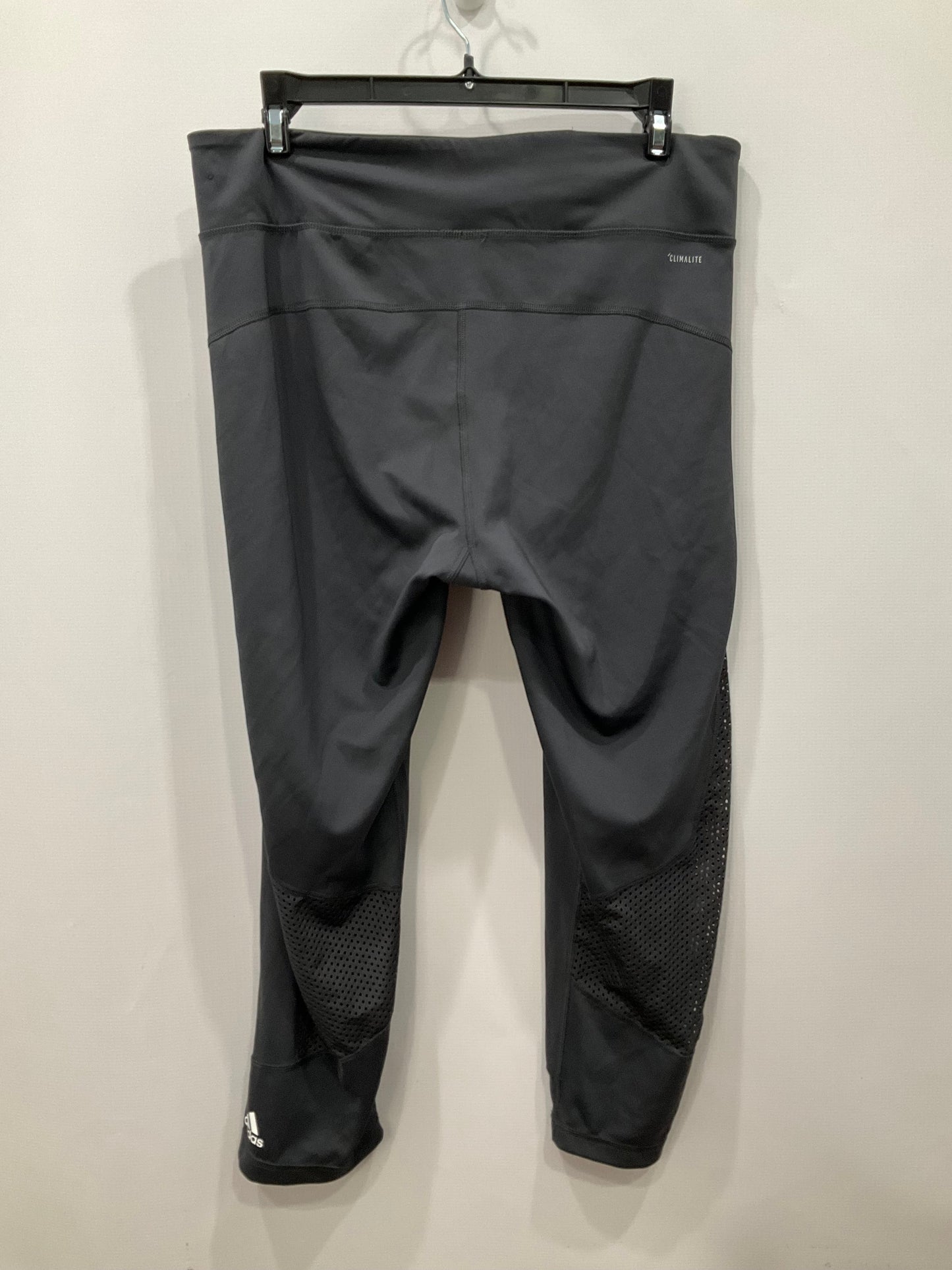 Athletic Leggings By Cmf In Grey, Size: L