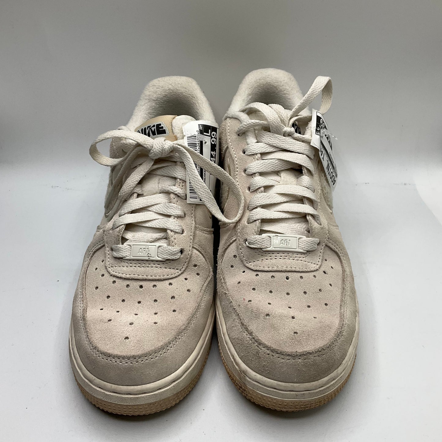 Shoes Sneakers By Nike In Cream, Size: 8