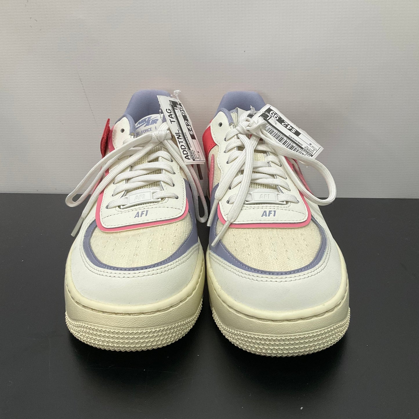 Shoes Sneakers By Nike In White, Size: 9