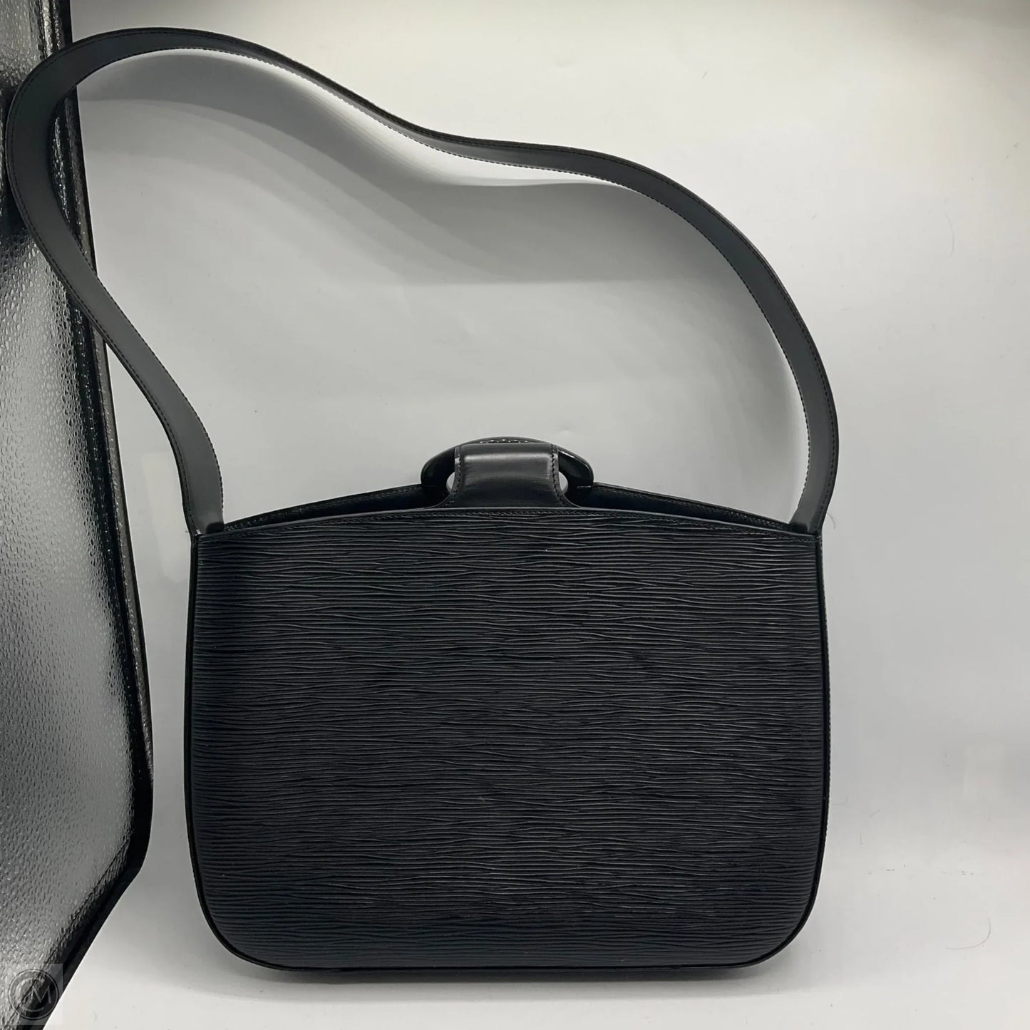 Handbag Luxury Designer By Louis Vuitton, Size: Medium