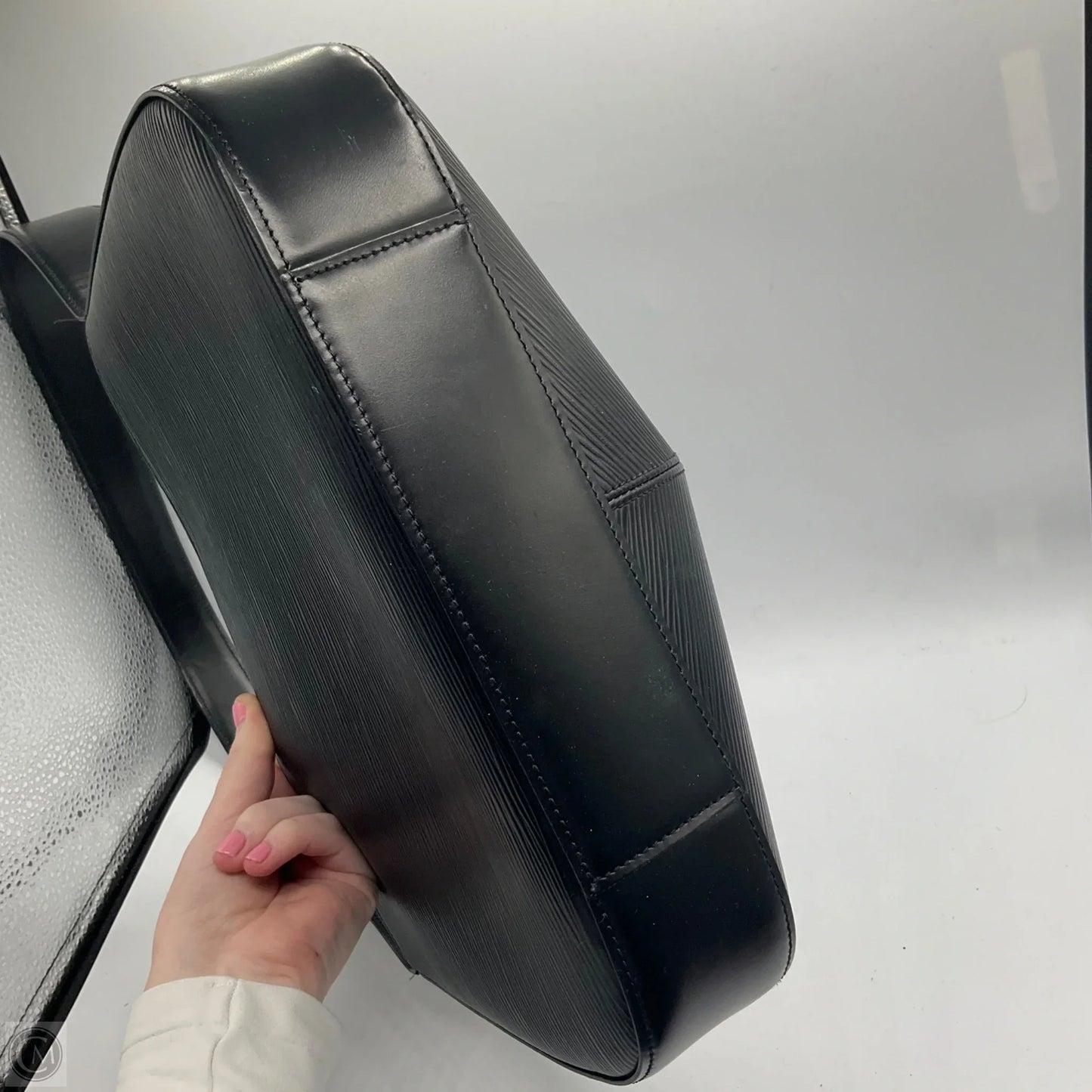 Handbag Luxury Designer By Louis Vuitton, Size: Medium