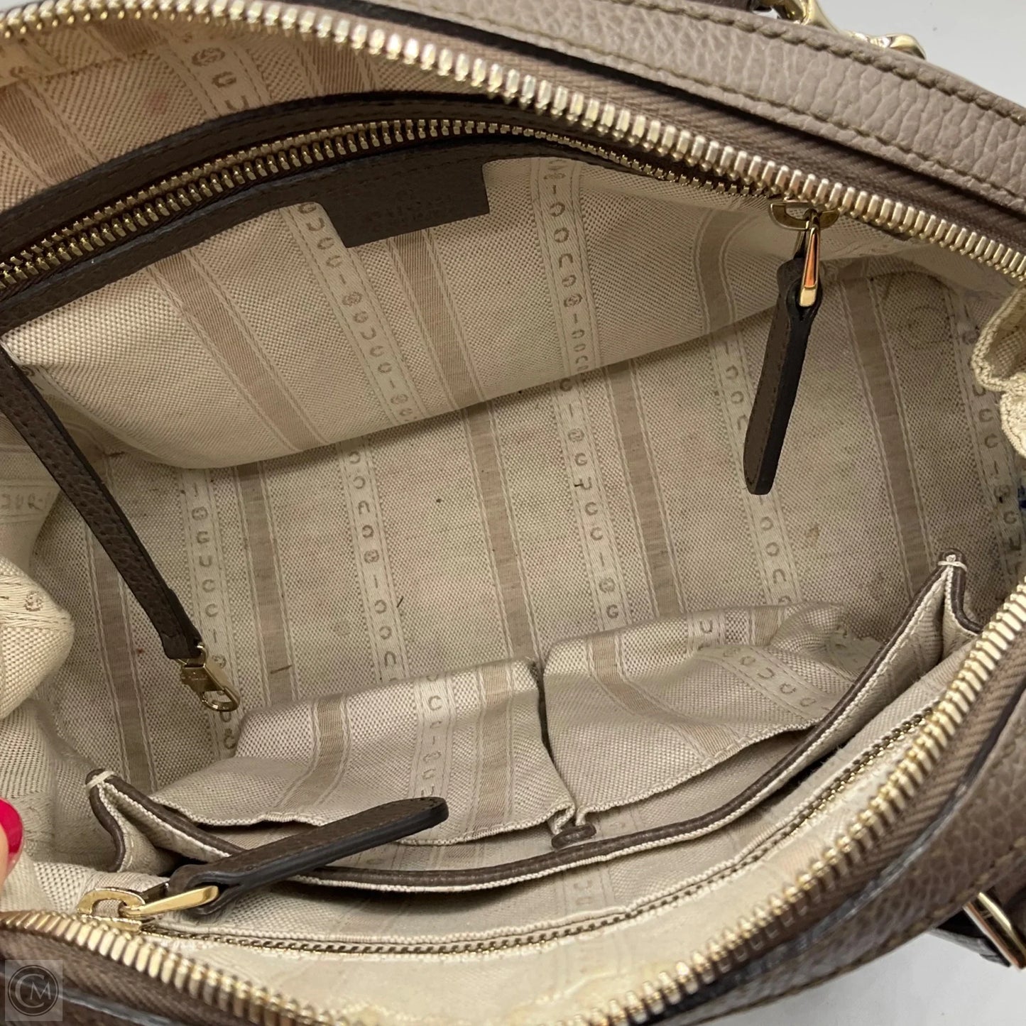 Handbag Luxury Designer By Gucci, Size: Medium