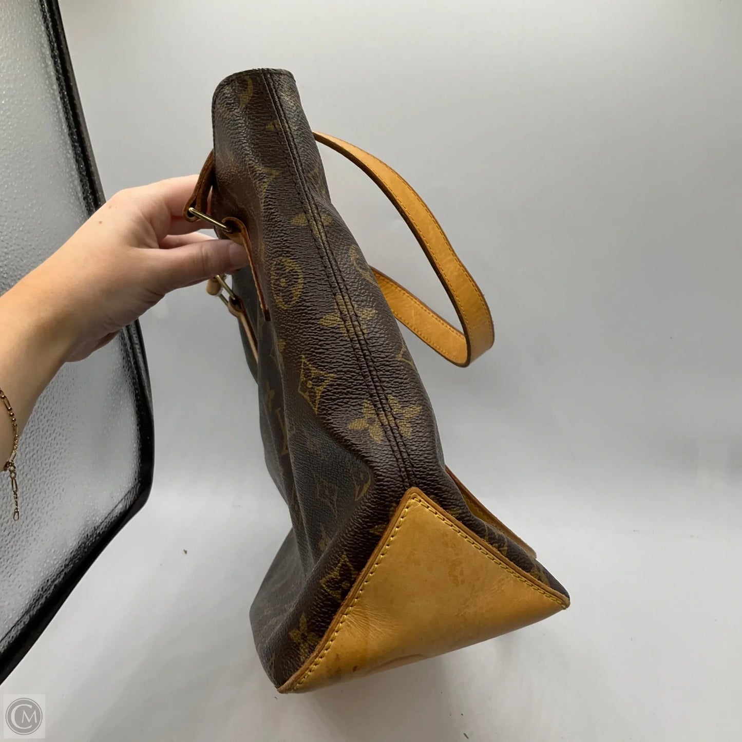 Handbag Luxury Designer By Louis Vuitton, Size: Medium