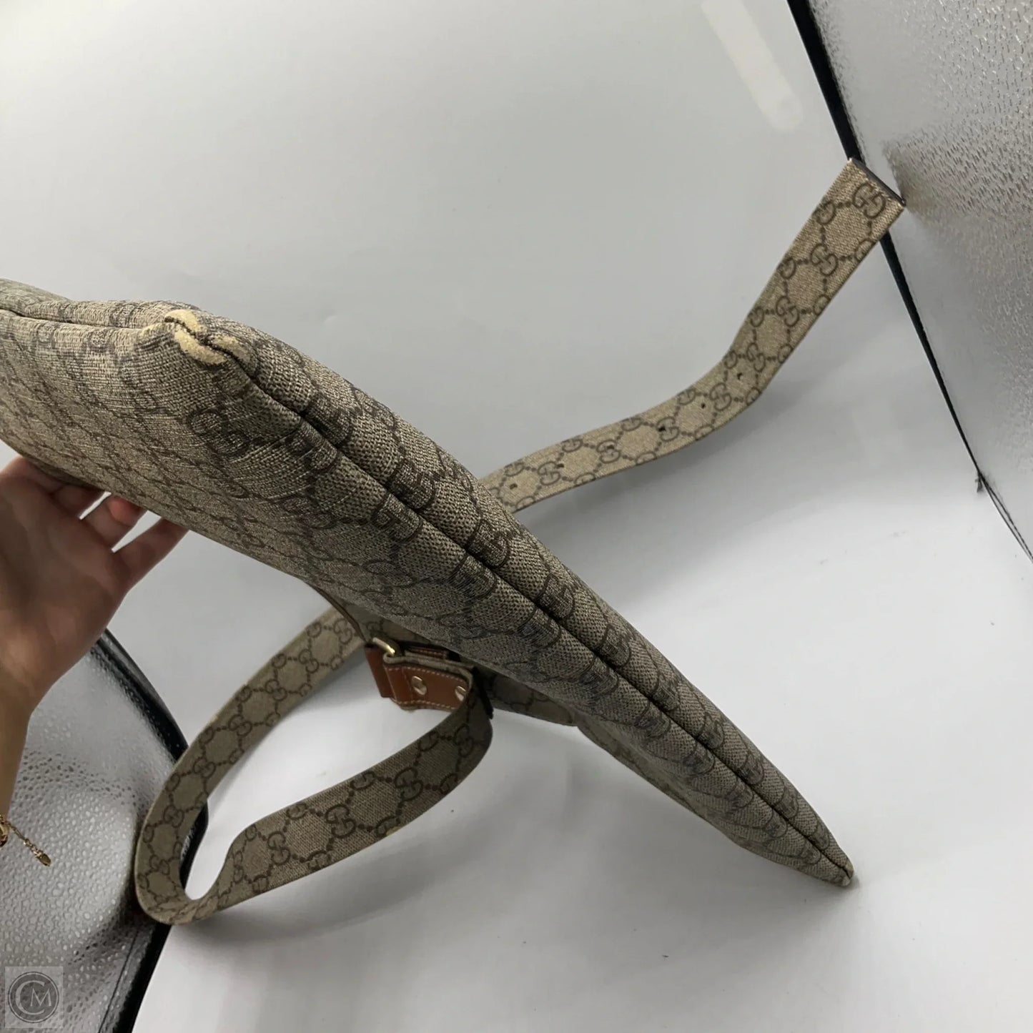 Crossbody Luxury Designer By Gucci, Size: Large