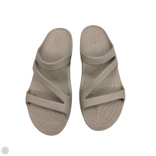 Sandals Flats By Crocs In Tan, Size: 9