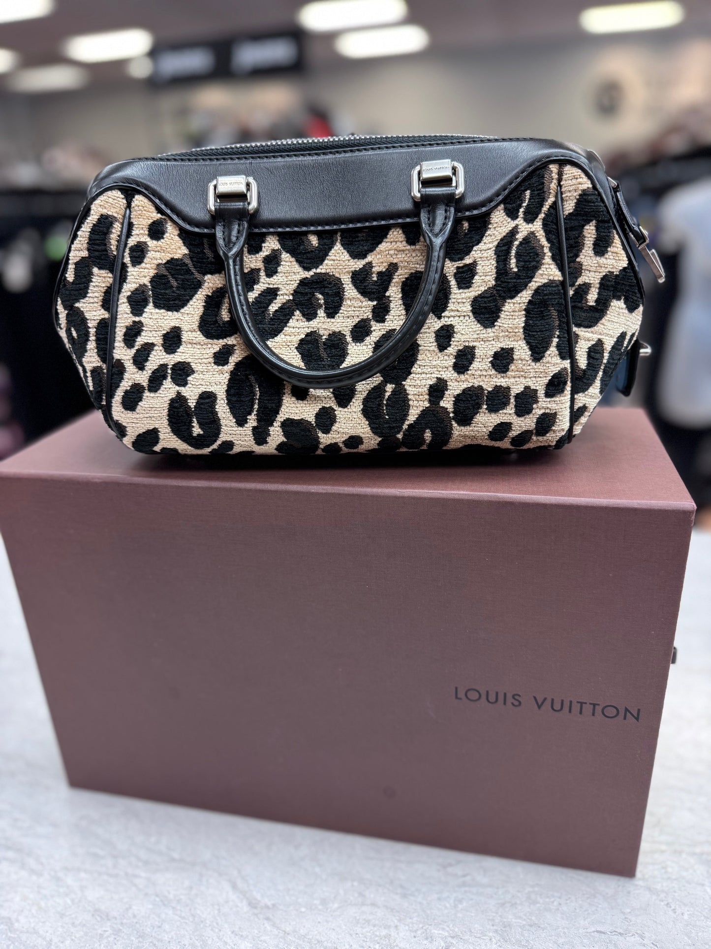 Handbag Luxury Designer By Louis Vuitton, Size: Small