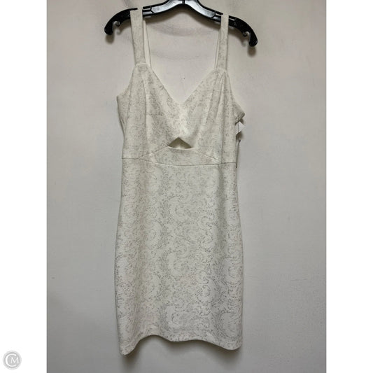 Dress Casual Short By Guess In Silver & White, Size: L