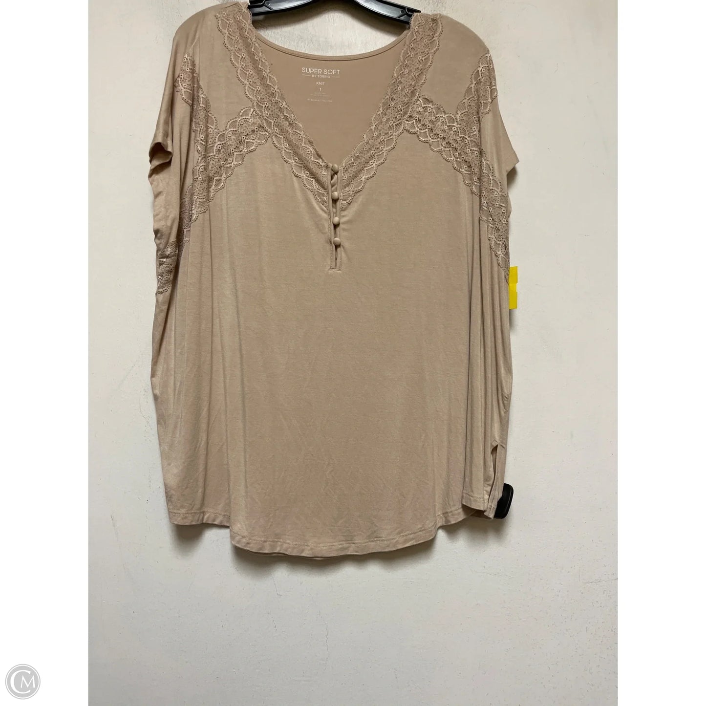 Top Short Sleeve By Torrid In Cream, Size: Xl