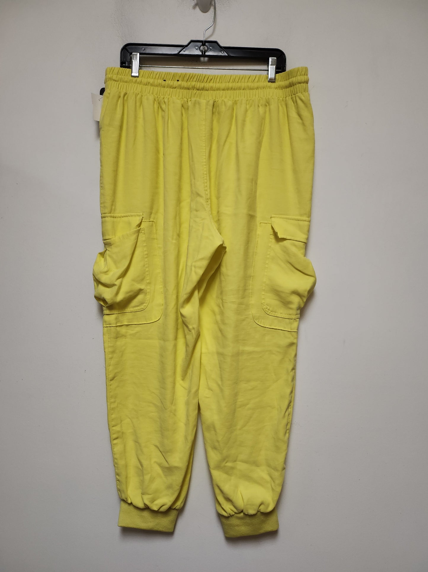 Yellow Pants Joggers Inc, Size 16