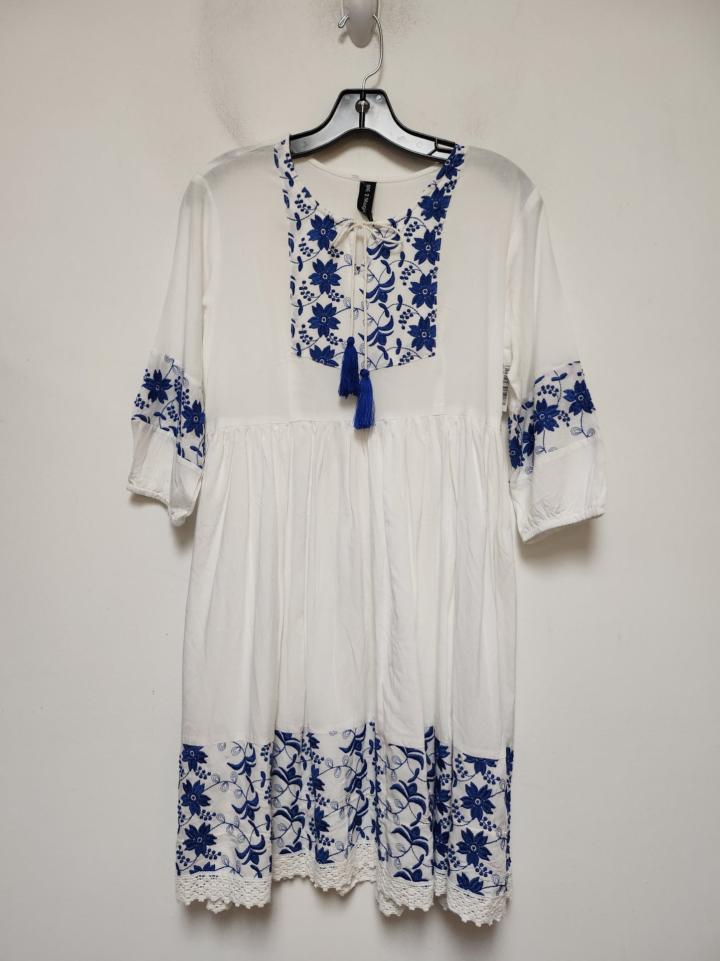 Dress Casual Midi By Clothes Mentor In Blue & White, Size: M