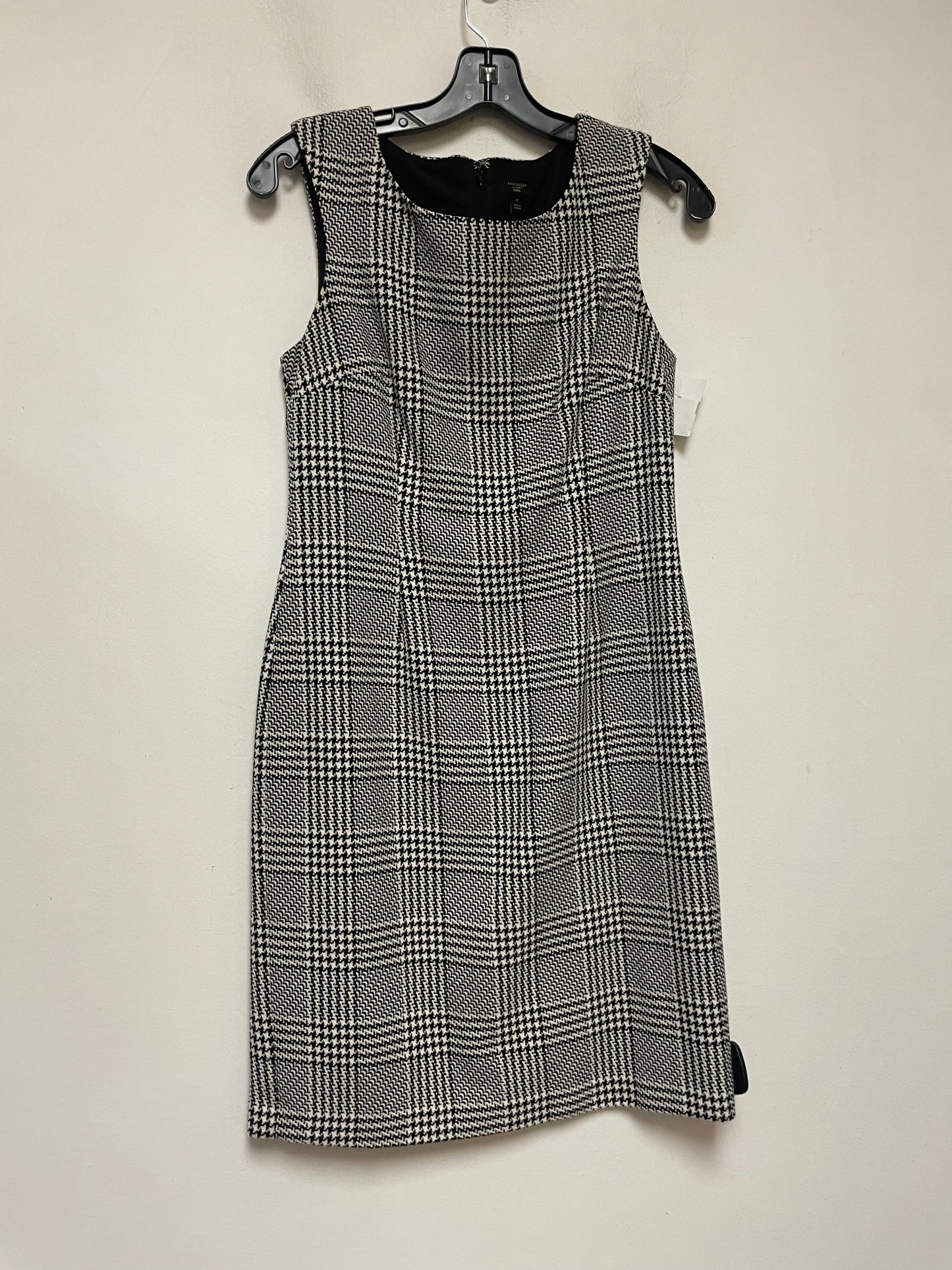 Dress Casual Short By Ann Taylor In Black & White, Size: S