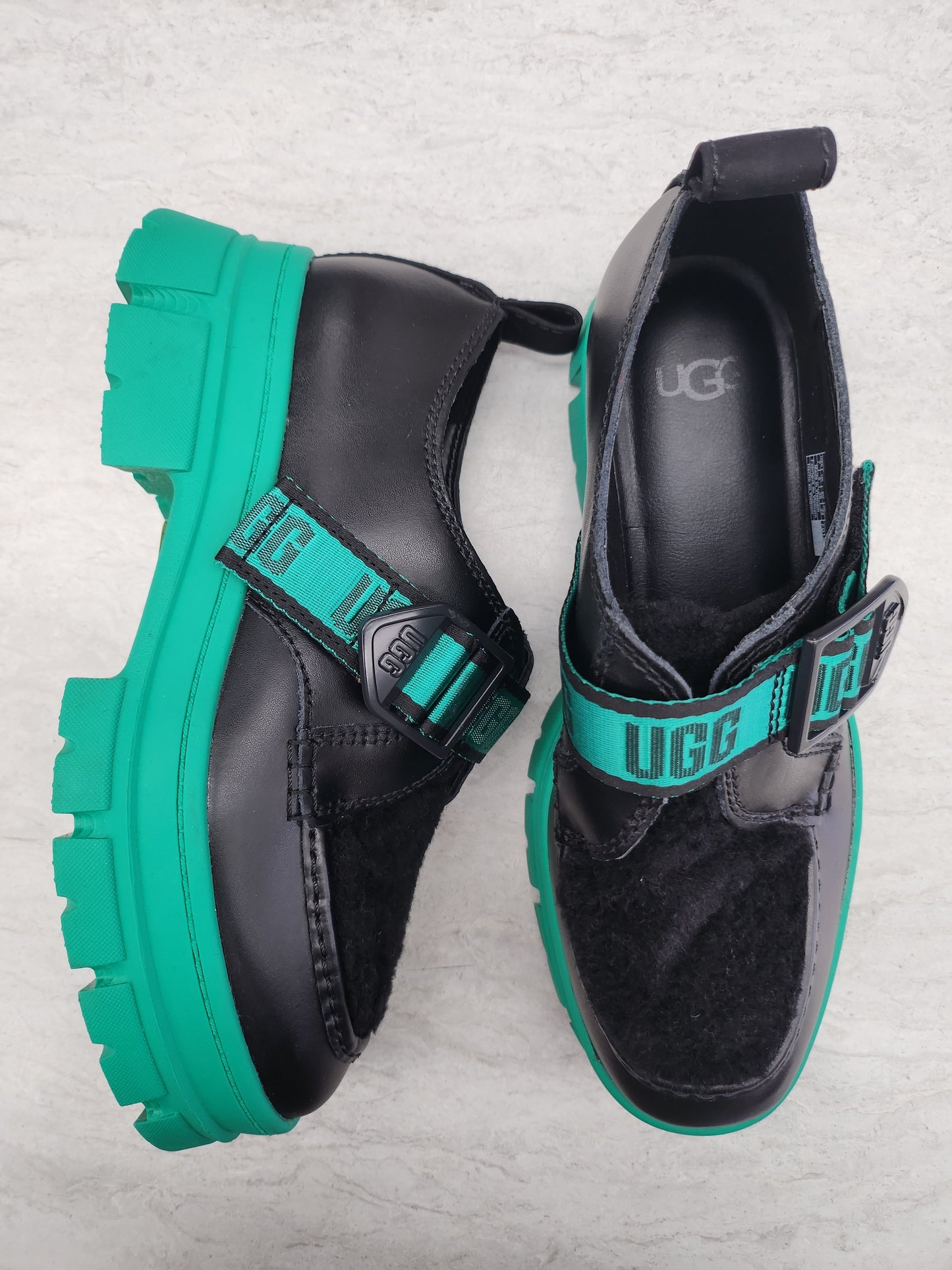 Shoes Designer By Ugg In Black & Green, Size: 7