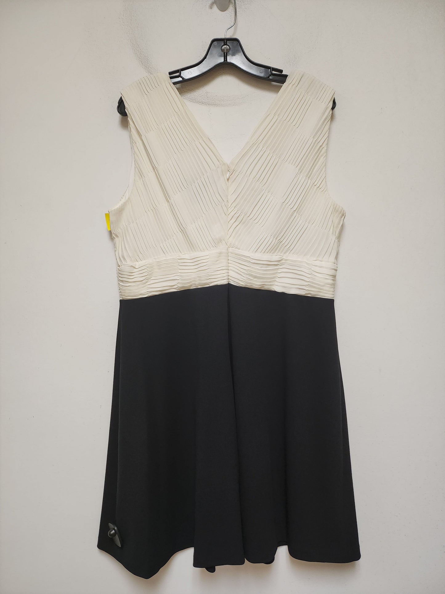 Dress Casual Short By Dkny In Black & Cream, Size: Xl