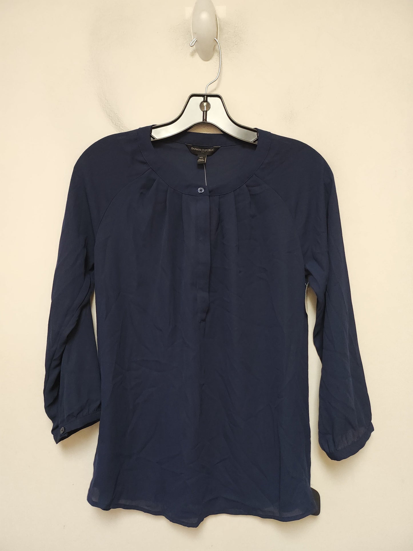 Top Long Sleeve By Banana Republic In Blue, Size: Xs