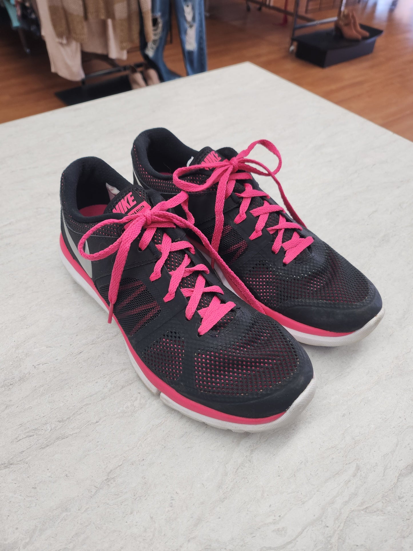 Shoes Athletic By Nike In Black & Pink, Size: 8