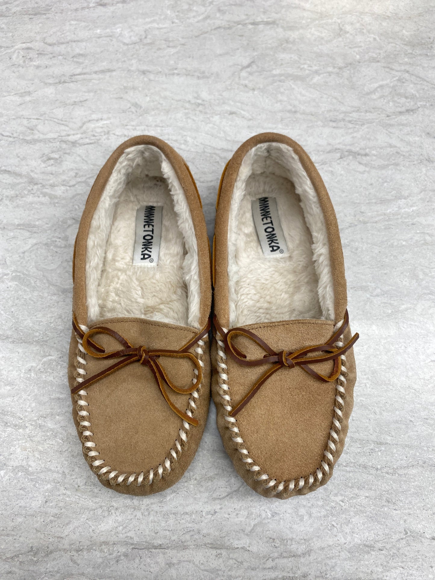 Shoes Flats By Minnetonka In Tan, Size: 8