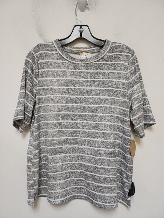 Top Short Sleeve Basic By Clothes Mentor In Striped Pattern, Size: M