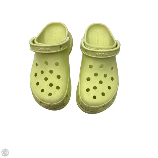 Shoes Heels Platform By Crocs In Green, Size: 9
