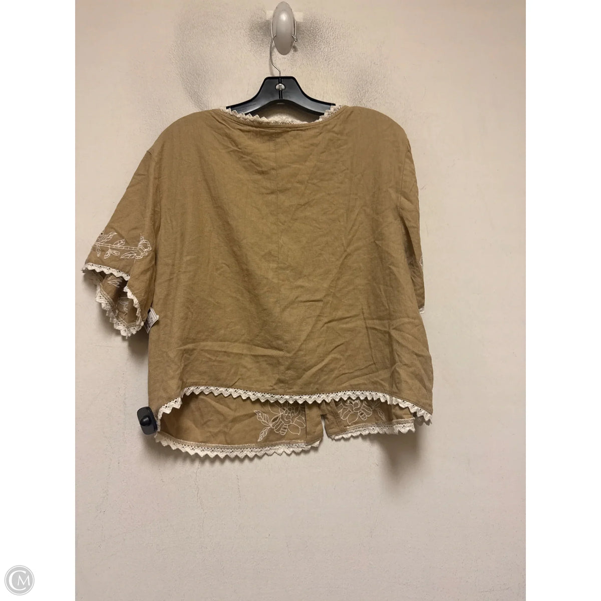 Top Short Sleeve By Universal Thread In Tan & White, Size: Xl