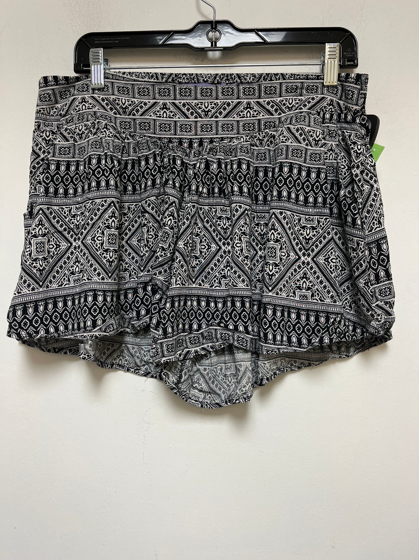 Shorts By Clothes Mentor  Size: 14