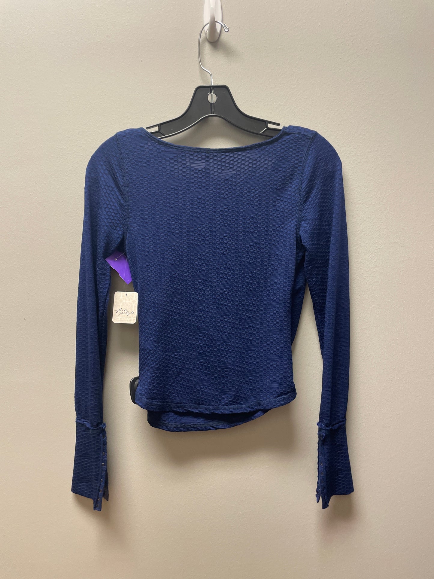 Top Long Sleeve By Free People In Blue, Size: Xs