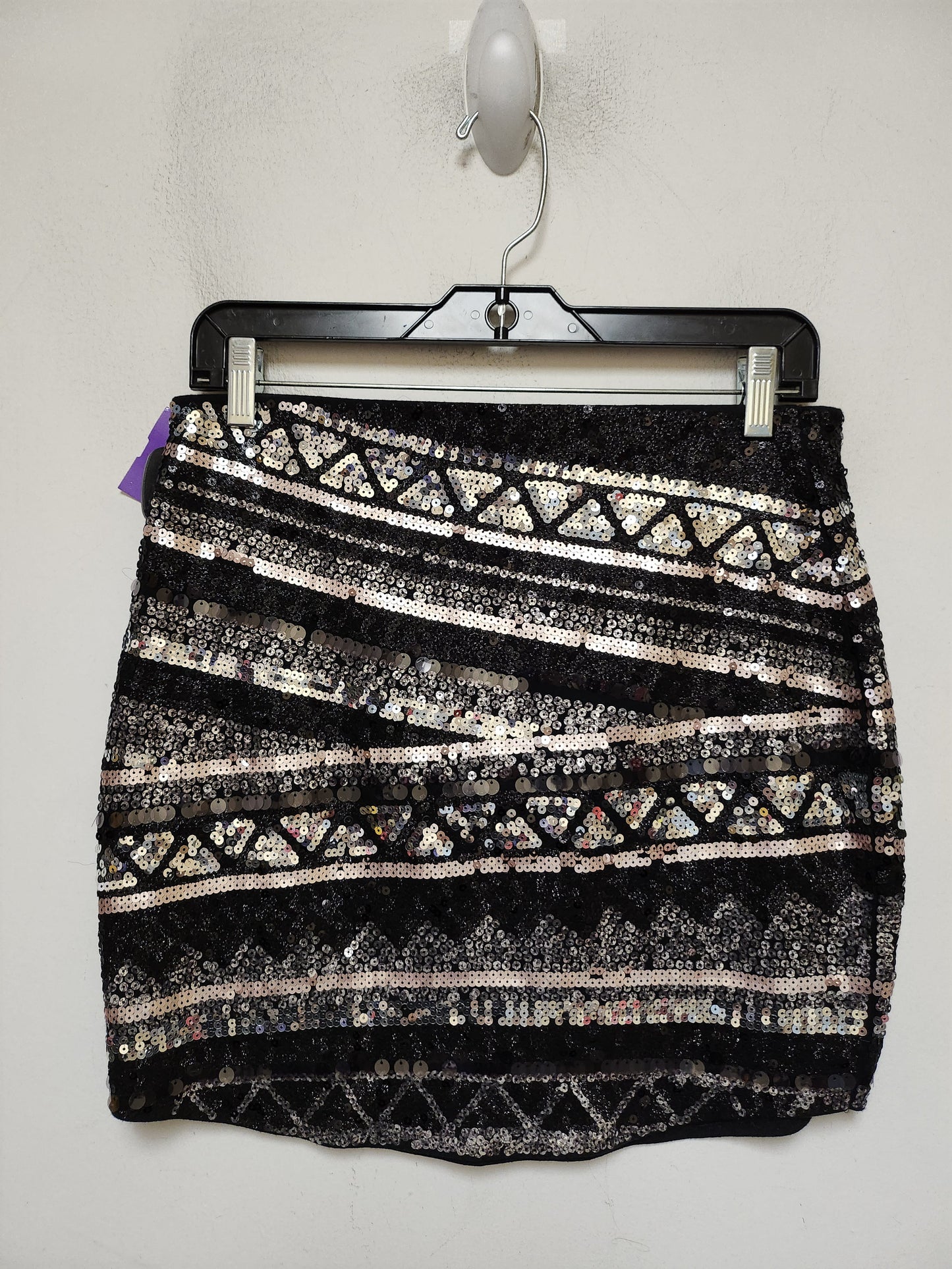 Skirt Mini & Short By Express In Black & Gold, Size: 4