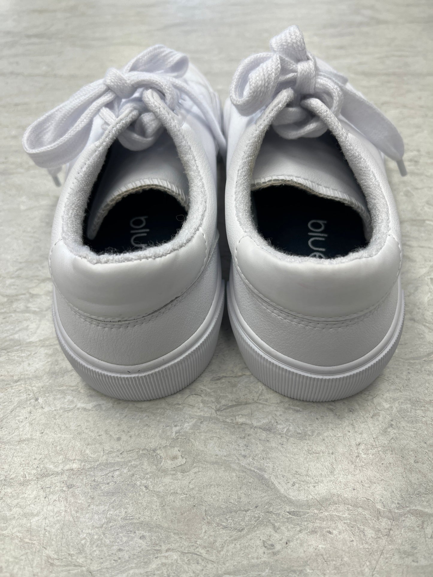 White Shoes Sneakers Clothes Mentor, Size 7